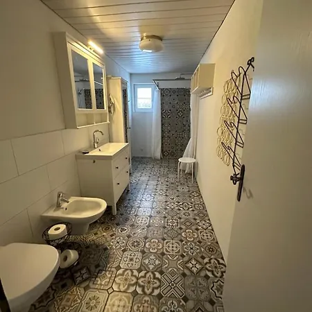 Haus Leni 招待所 *